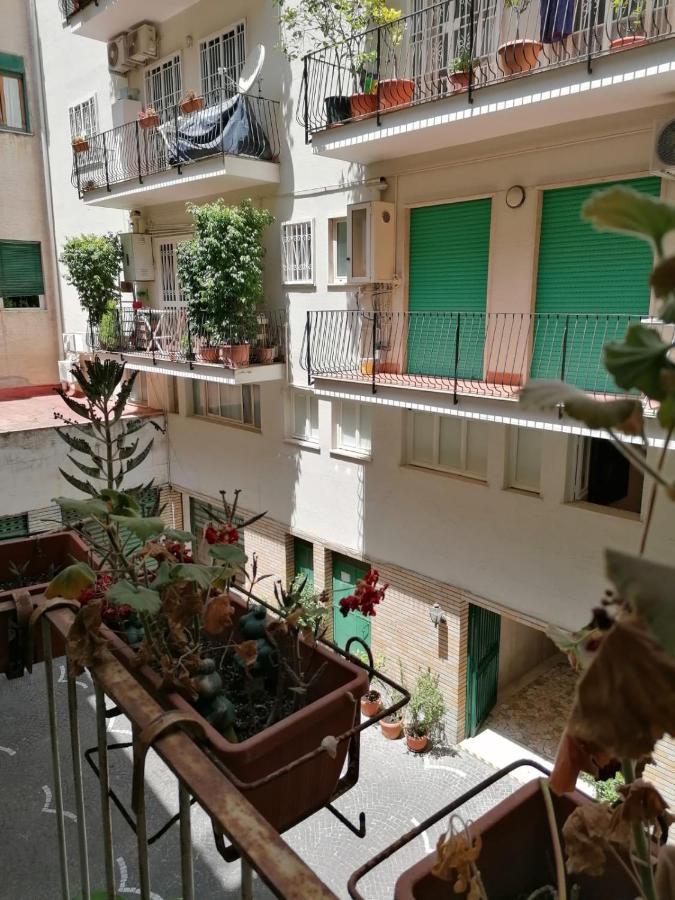 Residence Appartamenti Santa Teresa A Chiaia Naples Exterior photo