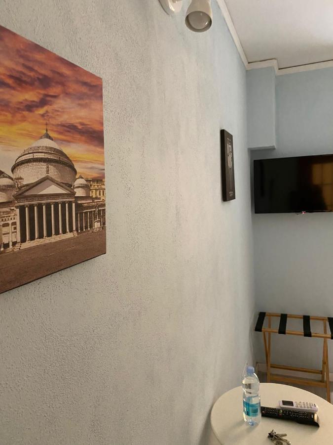 Residence Appartamenti Santa Teresa A Chiaia Naples Exterior photo