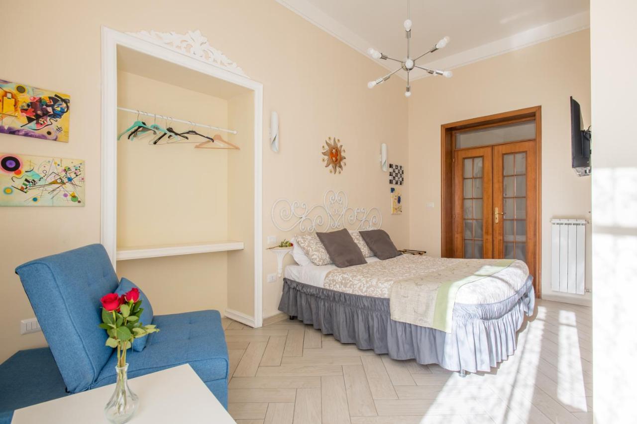 Residence Appartamenti Santa Teresa A Chiaia Naples Exterior photo