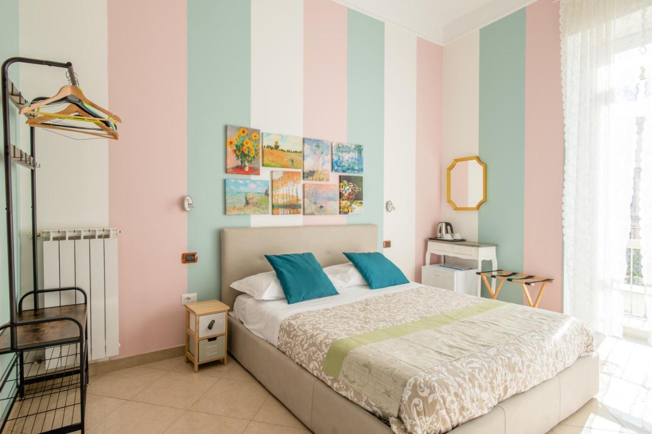 Residence Appartamenti Santa Teresa A Chiaia Naples Exterior photo