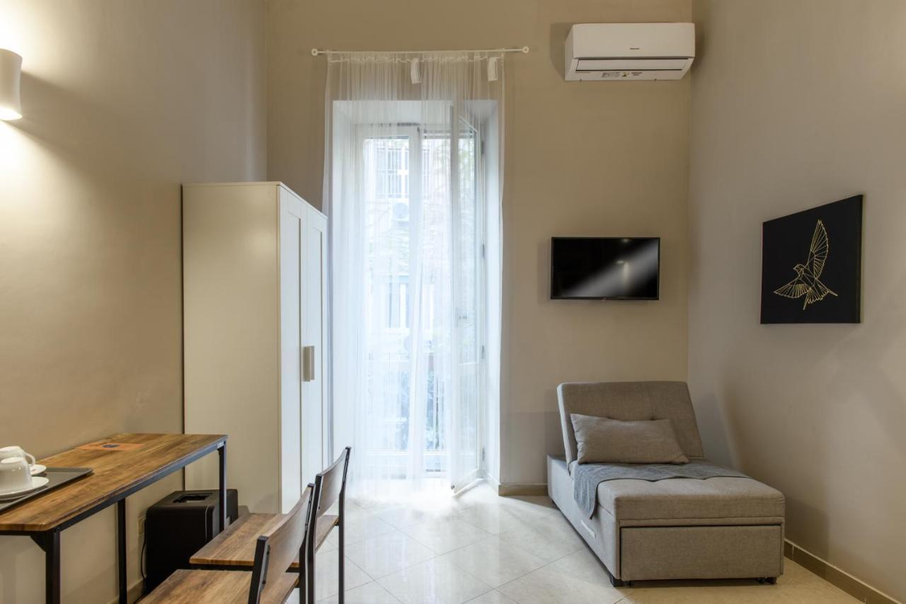 Residence Appartamenti Santa Teresa A Chiaia Naples Exterior photo