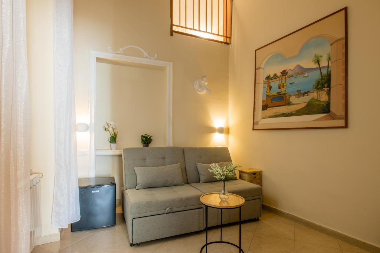 Residence Appartamenti Santa Teresa A Chiaia Naples Exterior photo