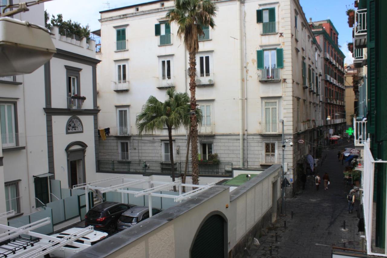 Residence Appartamenti Santa Teresa A Chiaia Naples Exterior photo