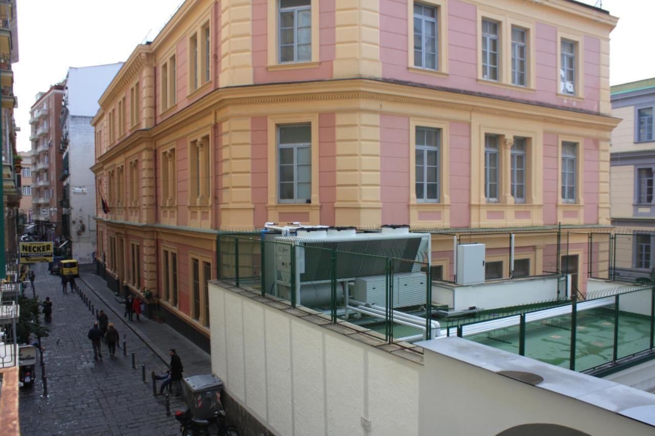 Residence Appartamenti Santa Teresa A Chiaia Naples Exterior photo