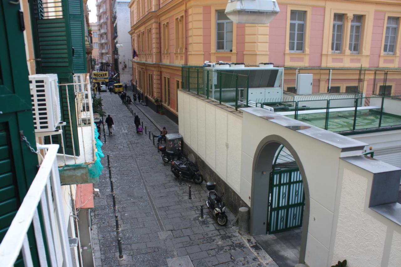 Residence Appartamenti Santa Teresa A Chiaia Naples Exterior photo
